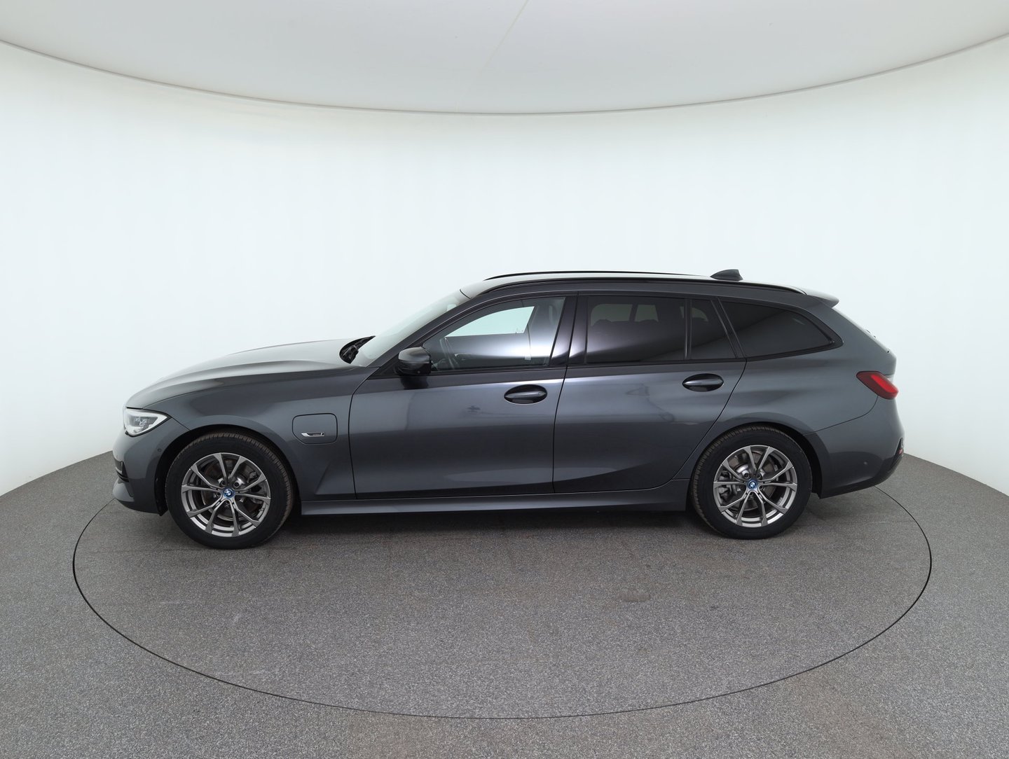 BMW 320e PHEV xDrive Touring Aut. | Bild 8 von 36