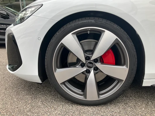 Bild eines Audi A6 Avant quattro TDI 150 kW