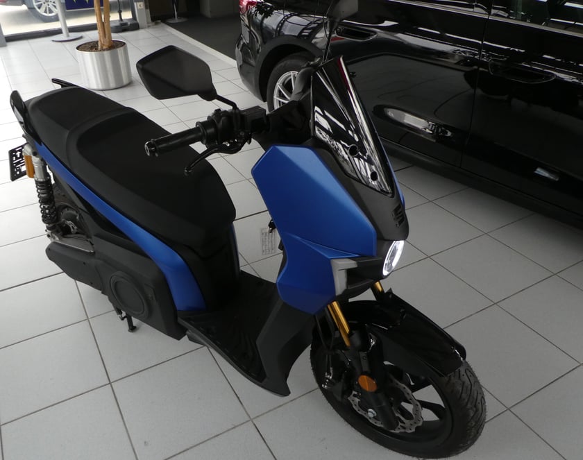SEAT e-Roller Performance Tarifa Blue