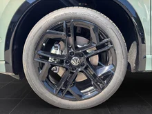 VW Tiguan Sport TDI 4MOTION DSG in Cipressino-Grün Metallic