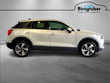Audi Q2 35 TDI advanced in N8 Tausilber Metallic