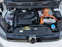 VW Caddy eHybrid 110 kW in Candyweiß