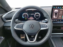 VW T-Roc R-Line eTSI DSG in Grenadillschwarz Metallic