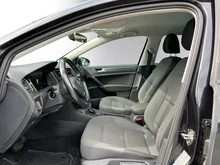 VW Golf e-Golf in Deep Black Perleffek
