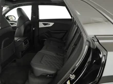 Audi Q8 e-hybrid quattro 360 kW in Mythosschwarz Metallic