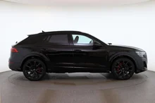 Audi Q8 e-hybrid quattro 360 kW in Mythosschwarz Metallic