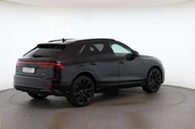 Audi Q8 e-hybrid quattro 360 kW in Mythosschwarz Metallic