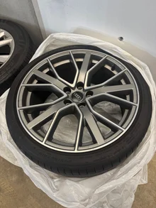 Thumbnail-Foto von Fahrzeug