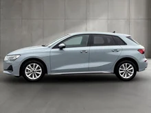 Audi A3 Sportback 30 TFSI in Pfeilgrau Perleffekt