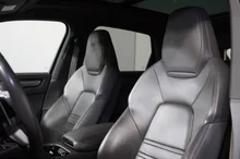 Porsche Cayenne E-Hybrid Platinum Edition in SCHWARZ