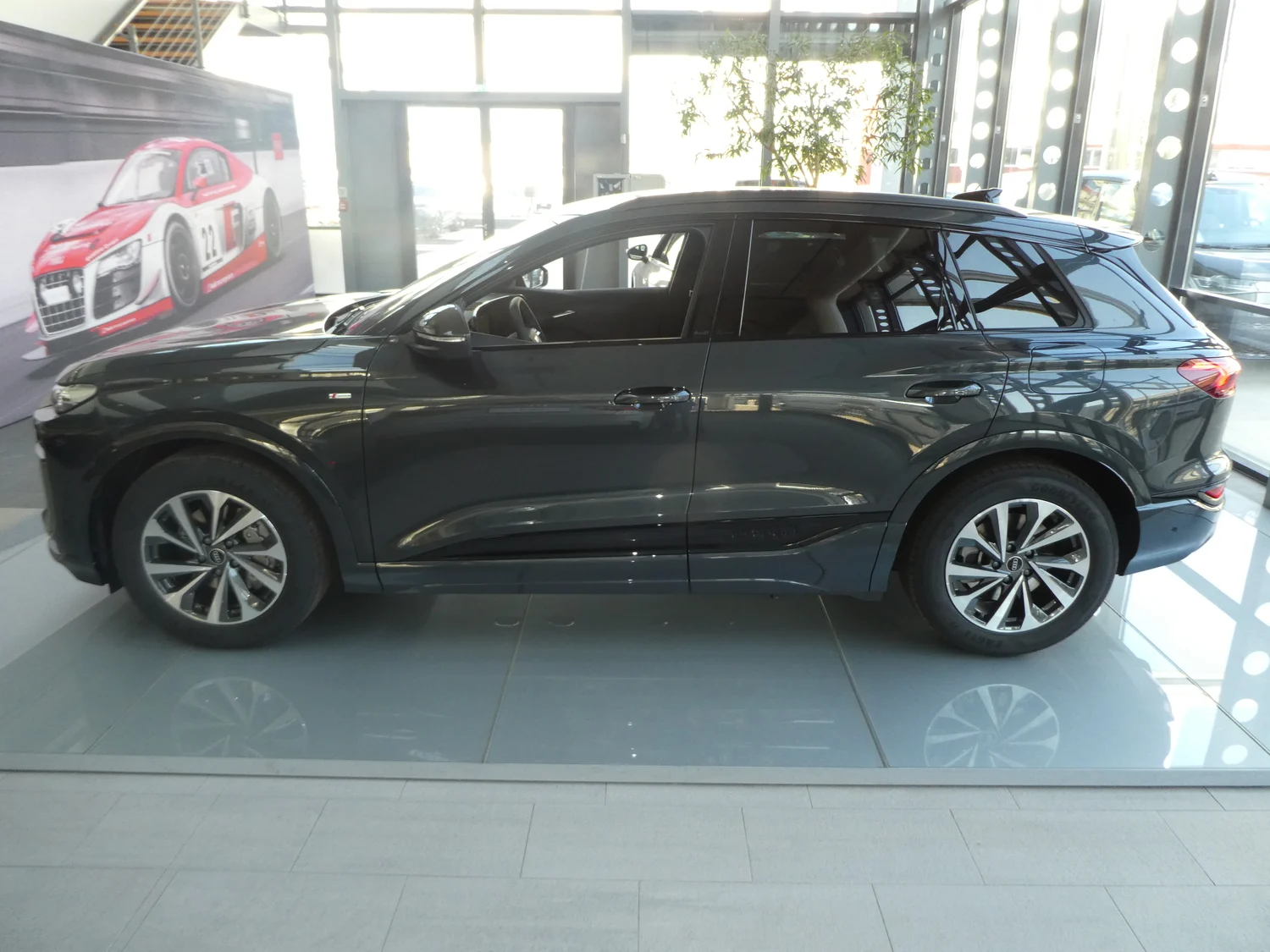 Bild eines Audi Q6 e-tron quattro