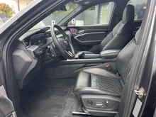 Audi e-tron S 370 kW in Daytonagrau perleffekt