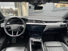 Audi e-tron S 370 kW in Daytonagrau perleffekt