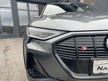 Audi e-tron S 370 kW in Daytonagrau perleffekt