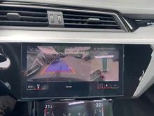 Audi e-tron S 370 kW in Daytonagrau perleffekt