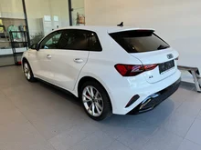 Audi A3 Sportback 45 TFSI e S line in Arkonaweiss