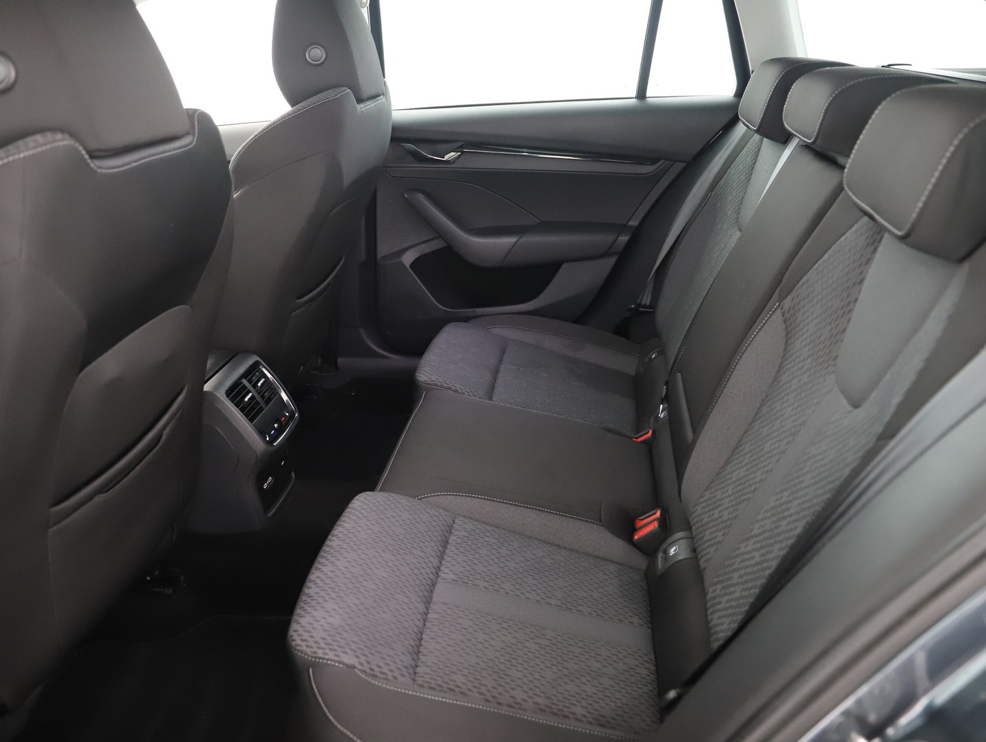 Škoda OCTAVIA Combi Ambition TDI DSG | Bild 18 von 23