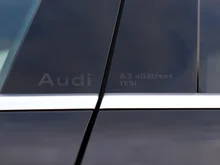 Audi A3 allstreet 35 TFSI in 0E Mythosschwarz Metallic