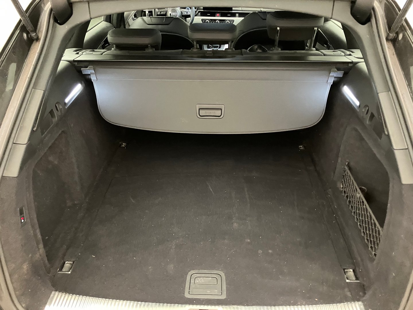 Audi A4 Avant 30 TDI advanced | Bild 24 von 29