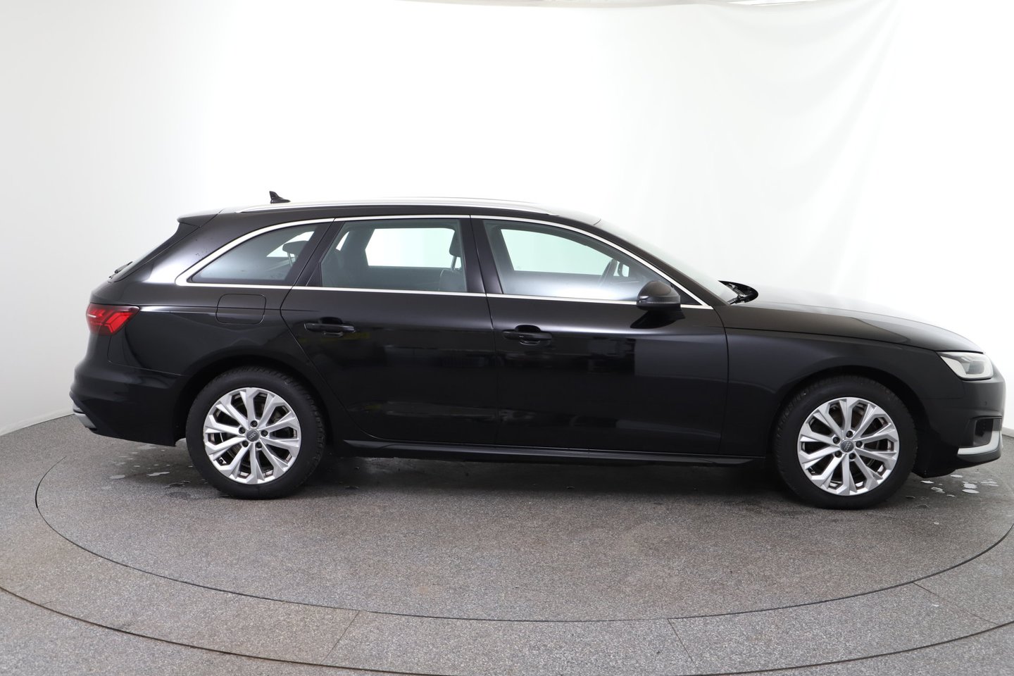 Audi A4 Avant 30 TDI advanced | Bild 6 von 29