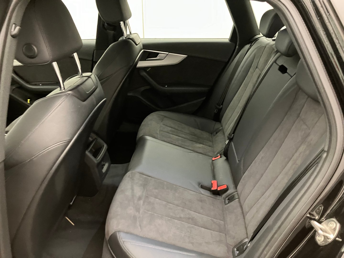 Audi A4 Avant 30 TDI advanced | Bild 22 von 29