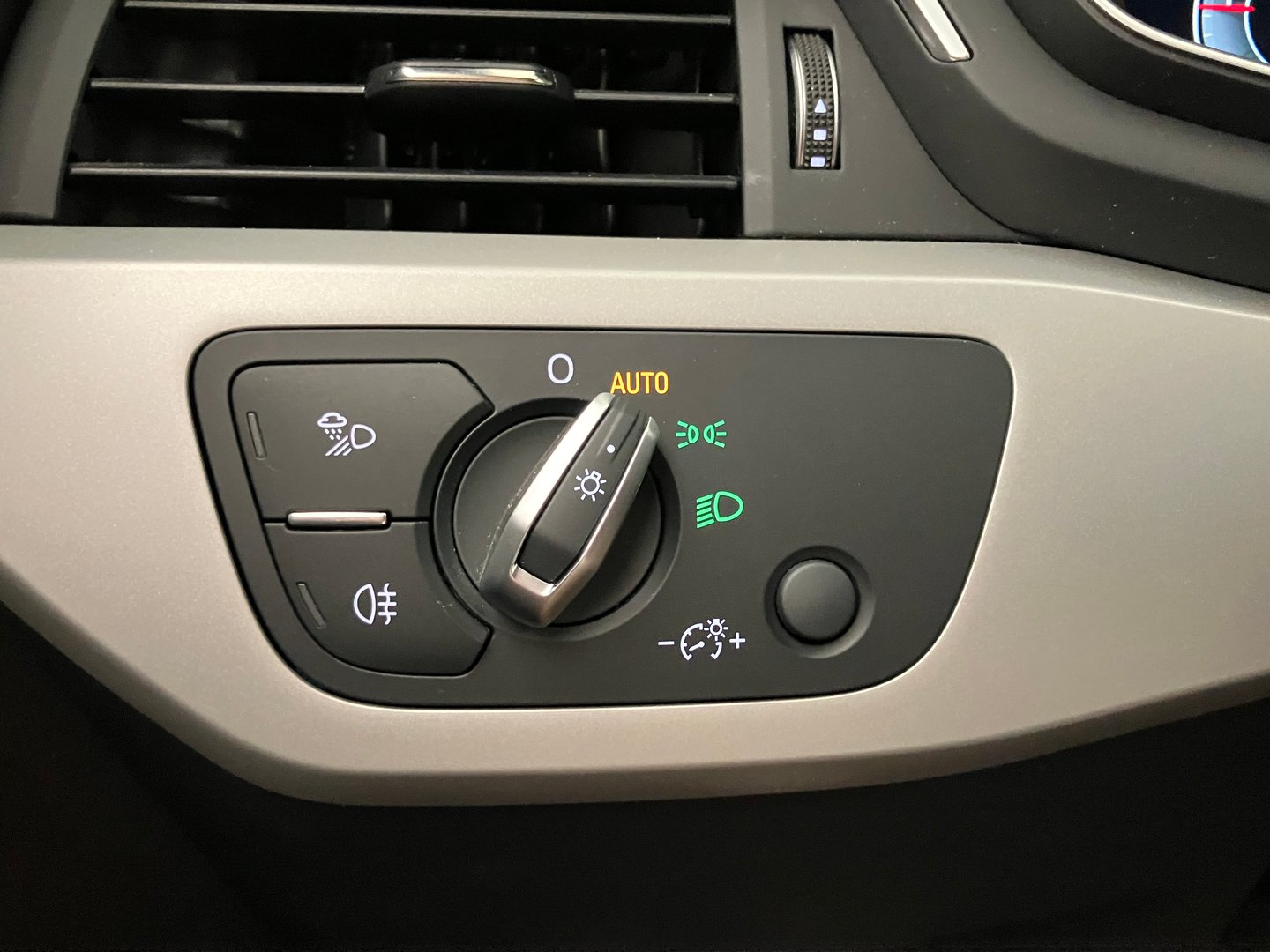 Audi A4 Avant 30 TDI advanced | Bild 10 von 29