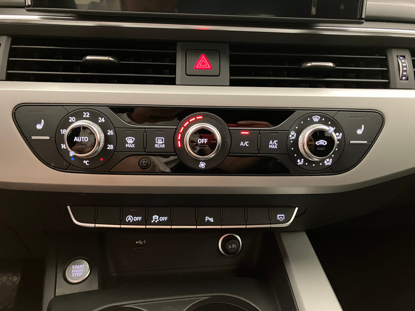 Audi A4 Avant 30 TDI advanced | Bild 21 von 29