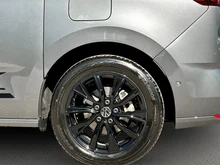 VW Multivan Edition eHybrid 180 kW 4MOTION in Indiumgrau Metallic/Dach Deepblack