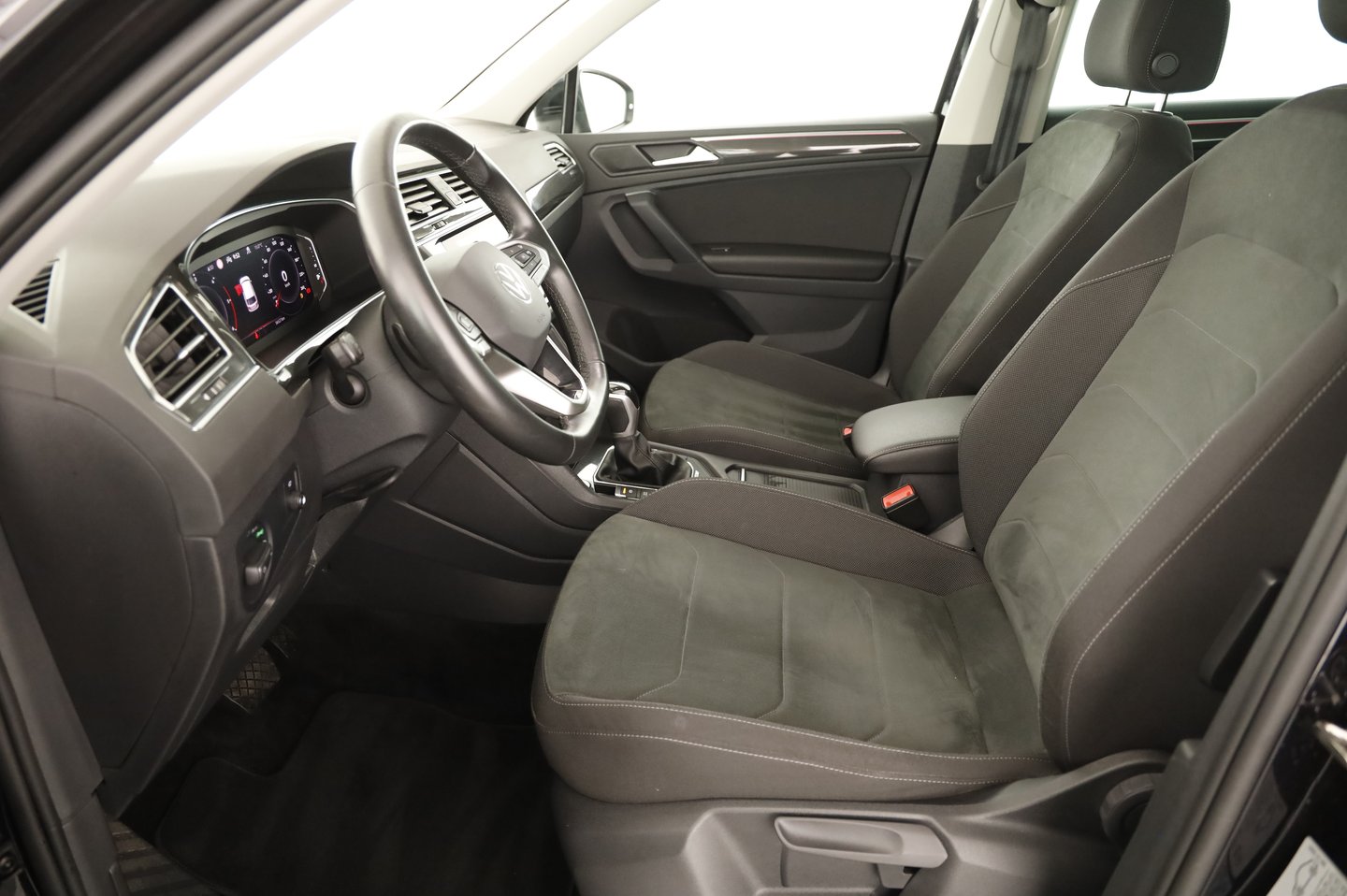 VW Tiguan Elegance TDI SCR 4MOTION DSG | Bild 3 von 24
