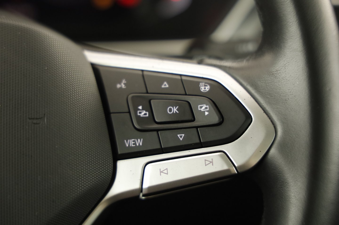 VW Tiguan Elegance TDI SCR 4MOTION DSG | Bild 13 von 24