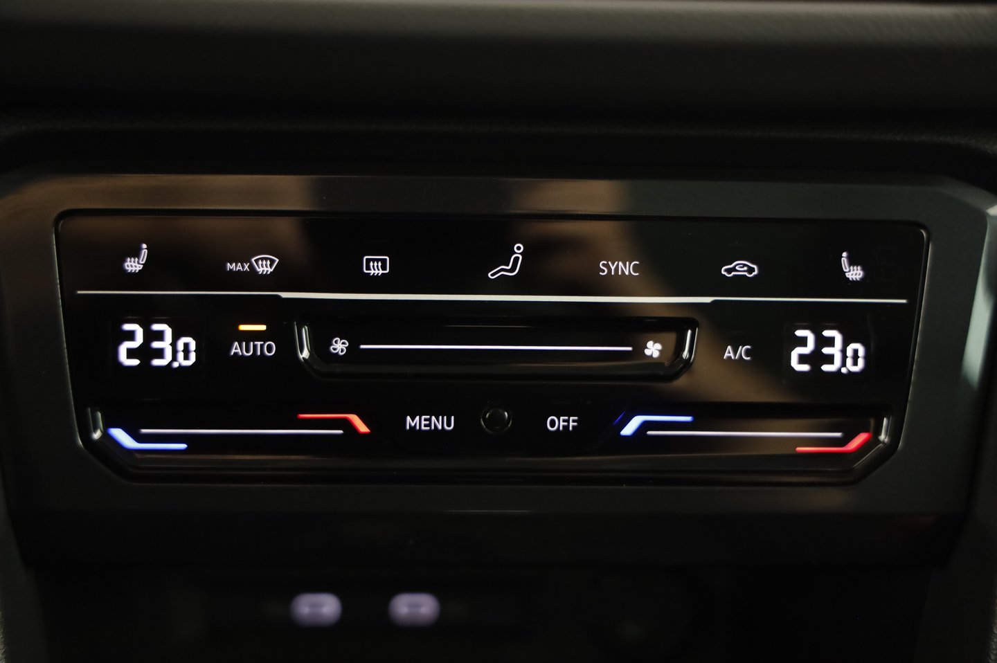 VW Tiguan Elegance TDI SCR 4MOTION DSG | Bild 12 von 24