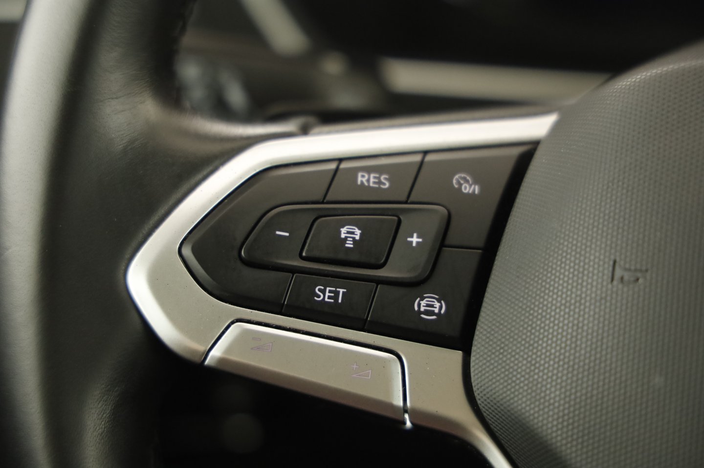 VW Tiguan Elegance TDI SCR 4MOTION DSG | Bild 14 von 24