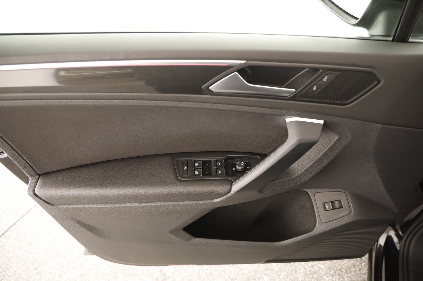 VW Tiguan Elegance TDI SCR 4MOTION DSG | Bild 16 von 24