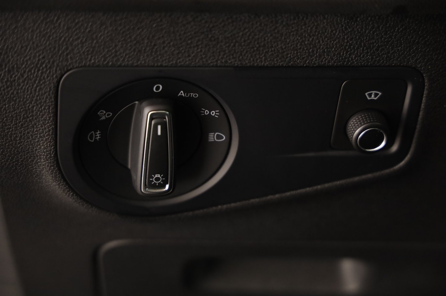 VW Tiguan Elegance TDI SCR 4MOTION DSG | Bild 15 von 24