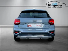 Audi Q2 35 TFSI advanced in 1X Pfeilgrau Perleffekt