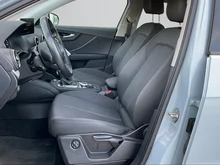 Audi Q2 35 TFSI advanced in 1X Pfeilgrau Perleffekt