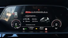 Audi e-tron Sportback 55 300 kW Business in Brillantschwarz