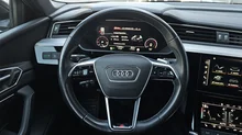 Audi e-tron Sportback 55 300 kW Business in Brillantschwarz