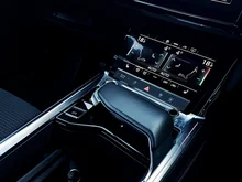 Audi e-tron Sportback 55 300 kW Business in Brillantschwarz
