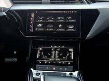 Audi e-tron Sportback 55 300 kW Business in Brillantschwarz