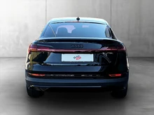 Audi e-tron Sportback 55 300 kW Business in Brillantschwarz