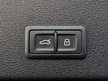 Audi e-tron Sportback 55 300 kW Business in Brillantschwarz