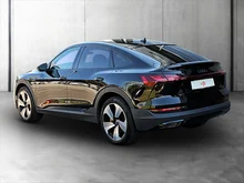 Audi e-tron Sportback 55 300 kW Business in Brillantschwarz
