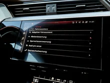 Audi e-tron Sportback 55 300 kW Business in Brillantschwarz