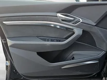 Audi e-tron Sportback 55 300 kW Business in Brillantschwarz
