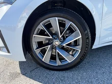 Škoda Enyaq iV 80 x Sportline in MOON-WEISS METALLIC