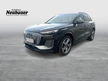 Audi Q6 e-tron quattro in Mythosschwarz Metallic