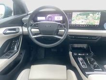 Audi Q6 e-tron quattro in Mythosschwarz Metallic