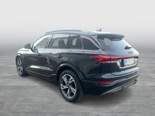 Audi Q6 e-tron quattro in Mythosschwarz Metallic