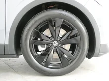 VW ID.4 Pro 210 kW Business in Mondsteingrau Dach schwarz